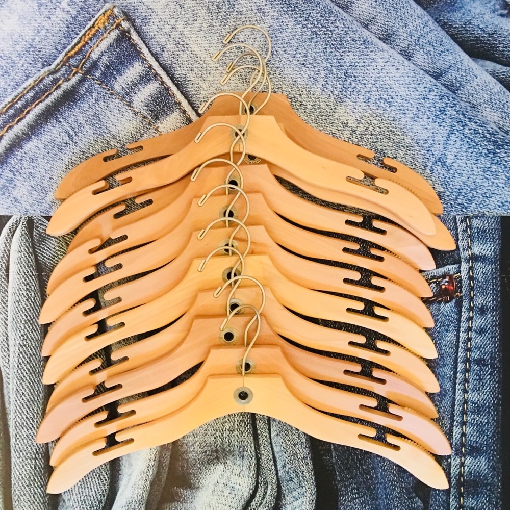 Set of 12 wooden hangers - Picture 3 of 3
